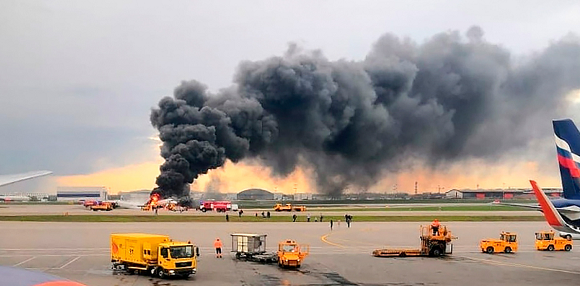 passazhiry samoleta Suhoj Superdzhet-100